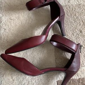 Kstudio Kitten heel red pump